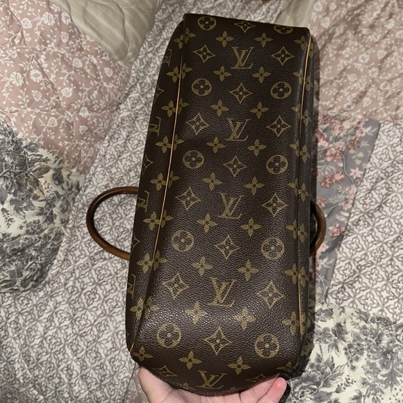 Louis Vuitton Deauville Monogram Canvass Bag - Picture 11 of 11